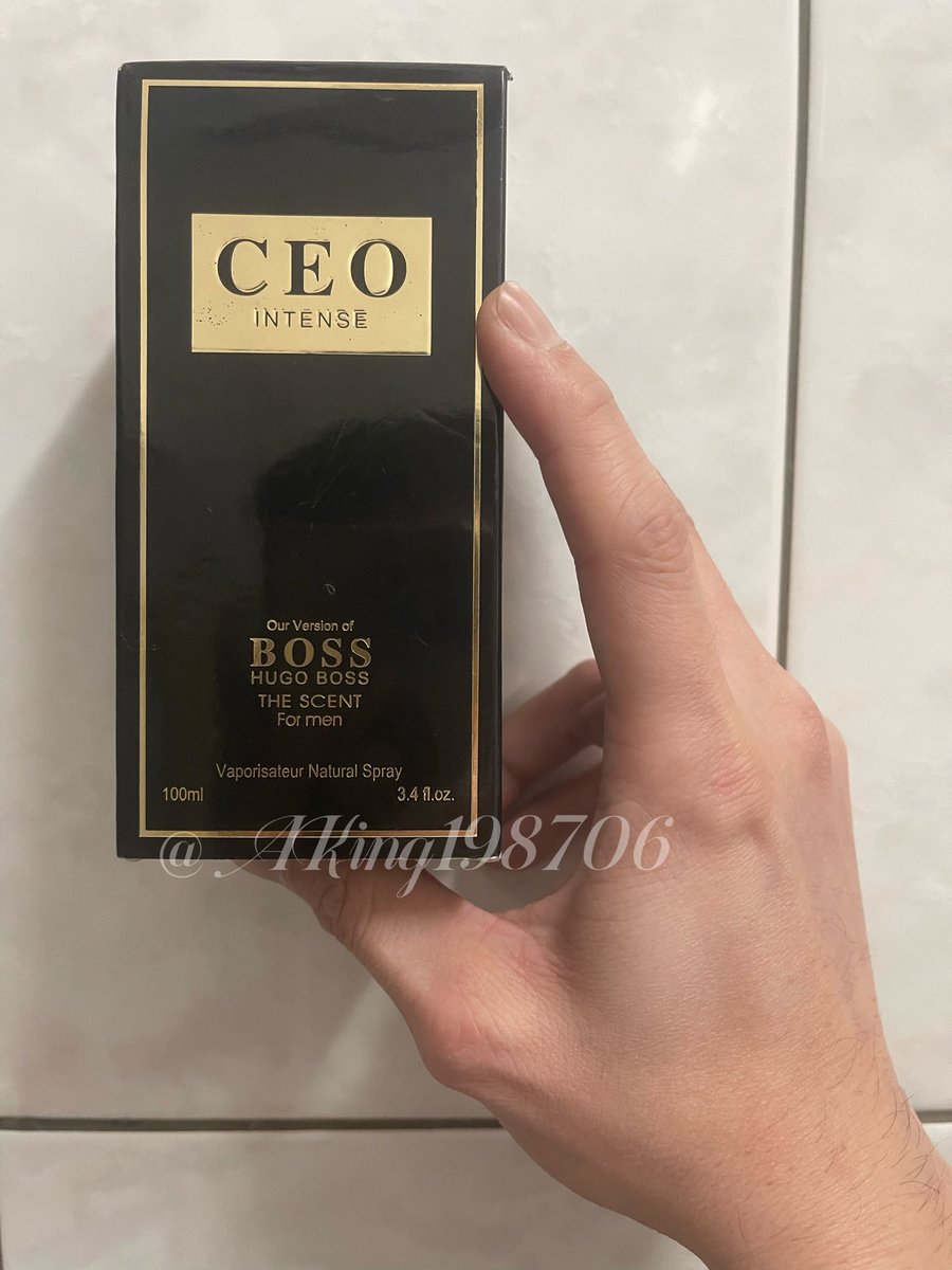 #嚴禁轉推貼文
#維護動態
#自然狀態看見

噴著你送的香水走在路上
有種跟你隨時黏在一起的感覺
即使距離遙遠
也感覺到狗狗的心意圍繞周圍

迎面而來的人們說了一句：
那男生的香水好好聞
假裝沒聽到的我，心裡回應著他們：
我狗狗送的，牠品味不錯吧！