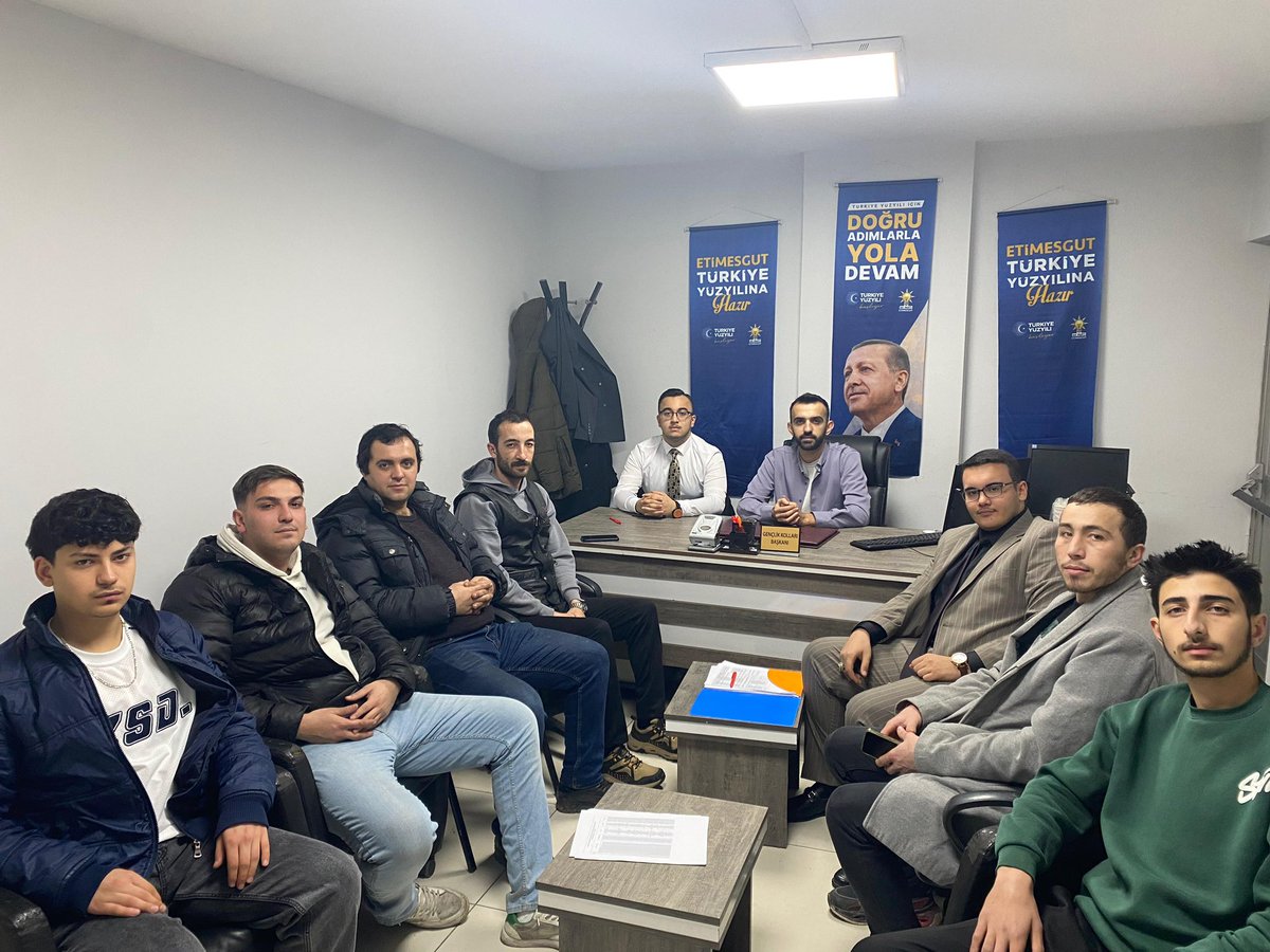 Haftalık olağan Yönetim Kurulu Toplantımızı Teşkilat Başkanı Furkan Uzunkaya başkanlığında gerçekleştirdik.

<a href="/avyusufibis/">Yusuf İBİŞ</a> 
<a href="/osmannazlier/">Osman Nuri Nazlıer</a> 
<a href="/avhalilatasoy/">Halil ATASOY</a> 
<a href="/fethi_duygulu06/">Fethi Duygulu</a> 
<a href="/furkanarf11/">Furkan UZUNKAYA</a>