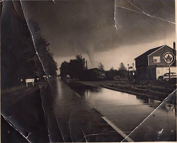 chase_archive's tweet photo. F4 tornado that impacted Sarnia, ON, 5/21/1953.

📸unknown https://t.co/xDwsFWSnsS