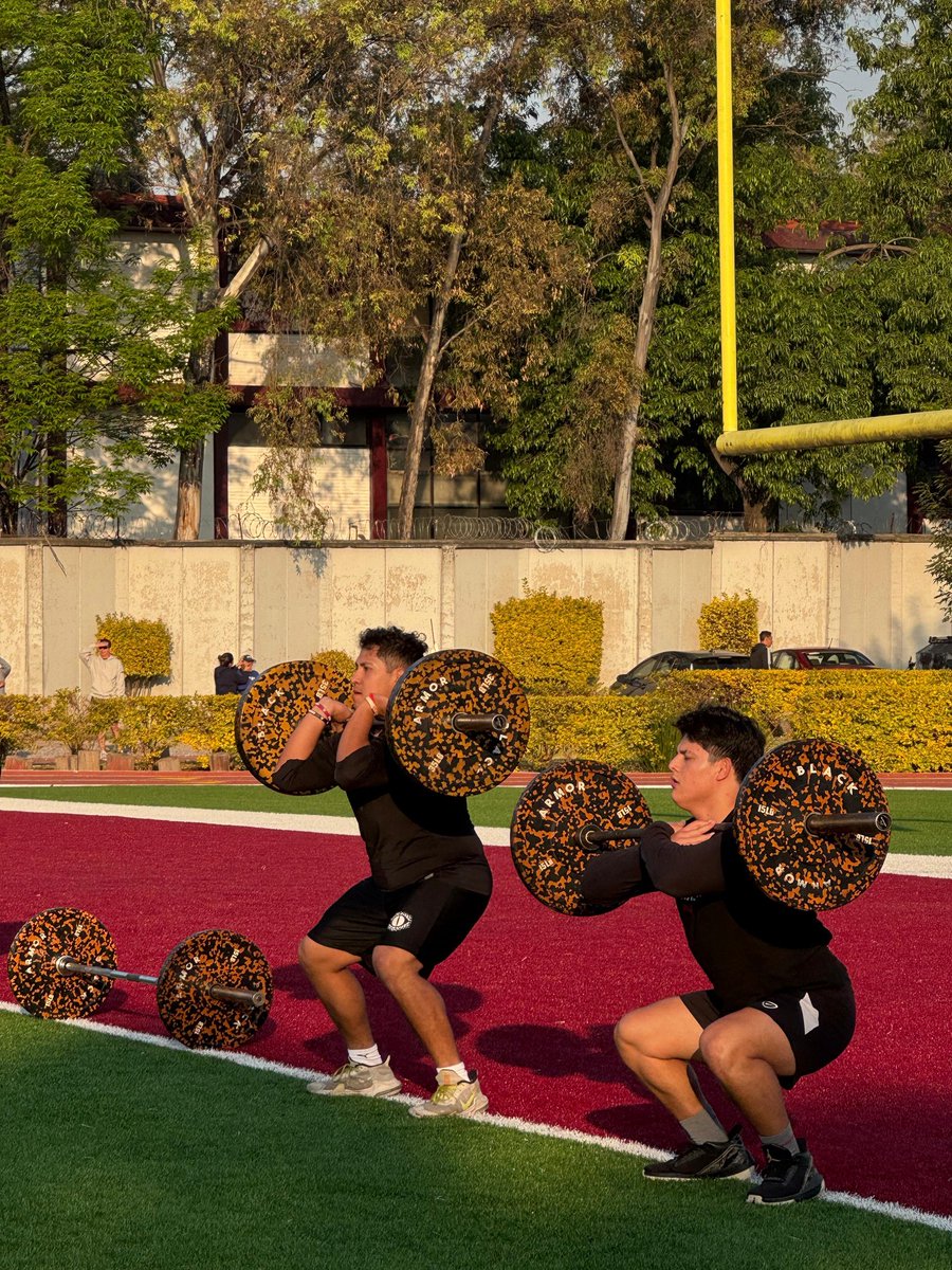 El Casillero de las #aguilasblancas se llenó de energía. 🏈
Más de 200 jóvenes dejaron todo en el campo durante el #TryOut.
Gracias por la entrega, la pasión y las ganas de formar parte de esta tradición politécnica.
Esto apenas comienza y vamos con toda la #PasionAlDeporteIPN♥️