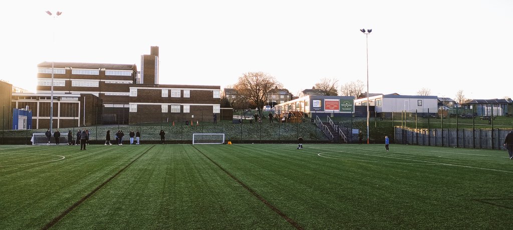 smilerhopper's tweet photo. #Groundhopping #westyorkshire #kirklees at @moor_end temporary grd #3gpitch for Fieldhead hospital res @WDFASL div 1 (11th) step 11 v @BerryBrowAFC Res @OfficialYAL div 1 (1st) step 10 in the @WestRidingFA county trophy 4th round game number 171 #newgroundalert with @spireitepete https://t.co/28kRJrGgkv