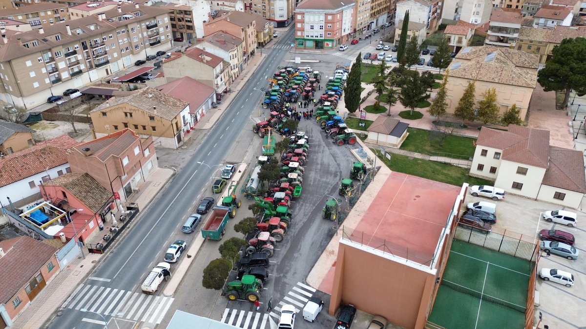 DanielGarMar83's tweet photo. @sanchezcastejon ¿Es un éxito algo que ha rechazado todo el sector primario de España?¿Dónde está la igualdad de condiciones y justicia para nuestro campo? Únicamente se preocupa de dar financiaciones a la carta e insolidarias con el resto, para mantener el sillón. Está destrozando el medio rural https://t.co/oqDZOu3Y8e