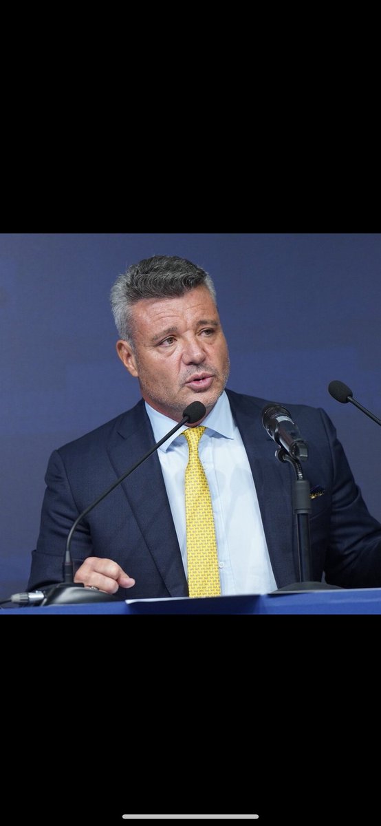 Yemin ediyorum Adam Winner 
Saadettin saran