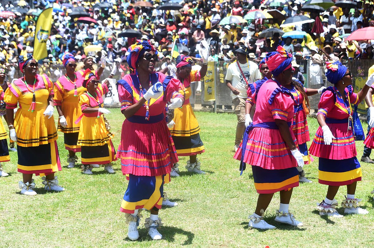 TheStar_news's tweet photo. ANC January 8 Statement to hundreds of supporters in the North West.
More: https://t.co/76v9VHNOZ2
#ANCJanuary8 #EventfulDay #CyrilRamaphosa #ANC113 #SouthAfrica #TheStar https://t.co/H8kZiDImuZ