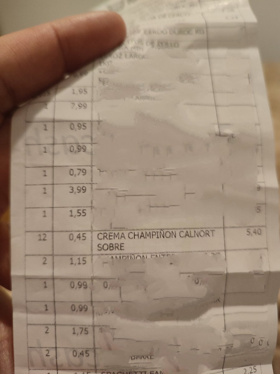 yntelligence's tweet image. ... Cuando no es porque los precios de los estantes difieren, con los precios que te cobra la cajera (en contra del cliente por supuesto)... 

Es porque compras un sobre de sopa y te cobran 12 ..  así ... de golpe y porrazo.

@FamilyCashES