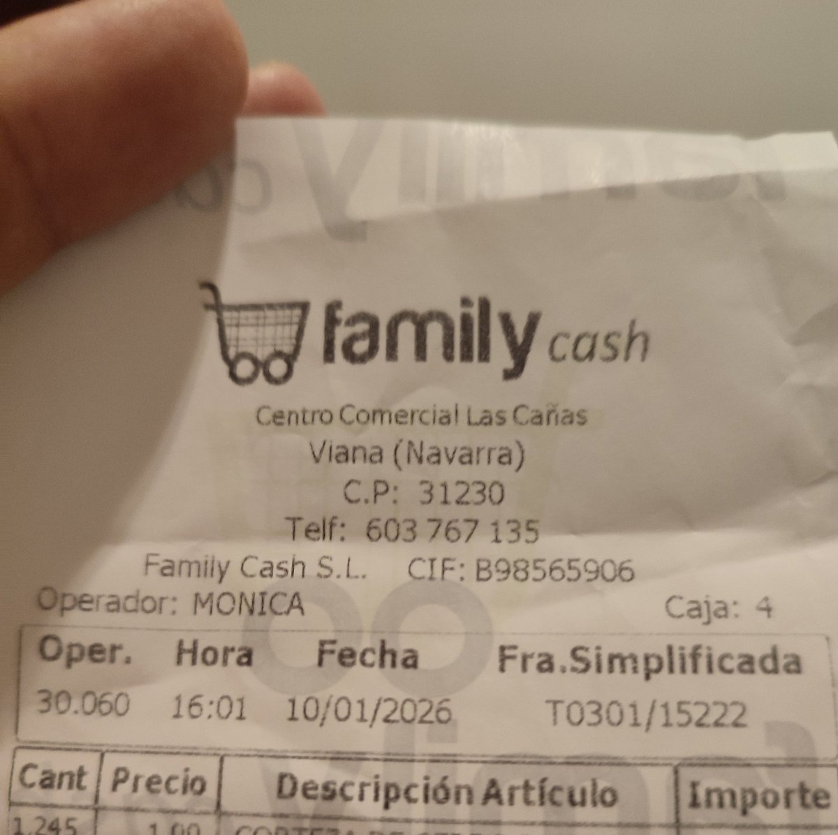 yntelligence's tweet image. ... Cuando no es porque los precios de los estantes difieren, con los precios que te cobra la cajera (en contra del cliente por supuesto)... 

Es porque compras un sobre de sopa y te cobran 12 ..  así ... de golpe y porrazo.

@FamilyCashES