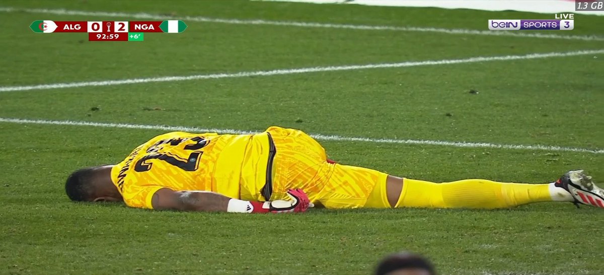 🚨🌍 Nigeria goalkeeper Injured ?? 

Tough challenge by Algeria player !! 

#ALGNIG 
#AFCON2025 
#TotalEnergiesAFCON2025
 #TotalEnergiesAFCON2025