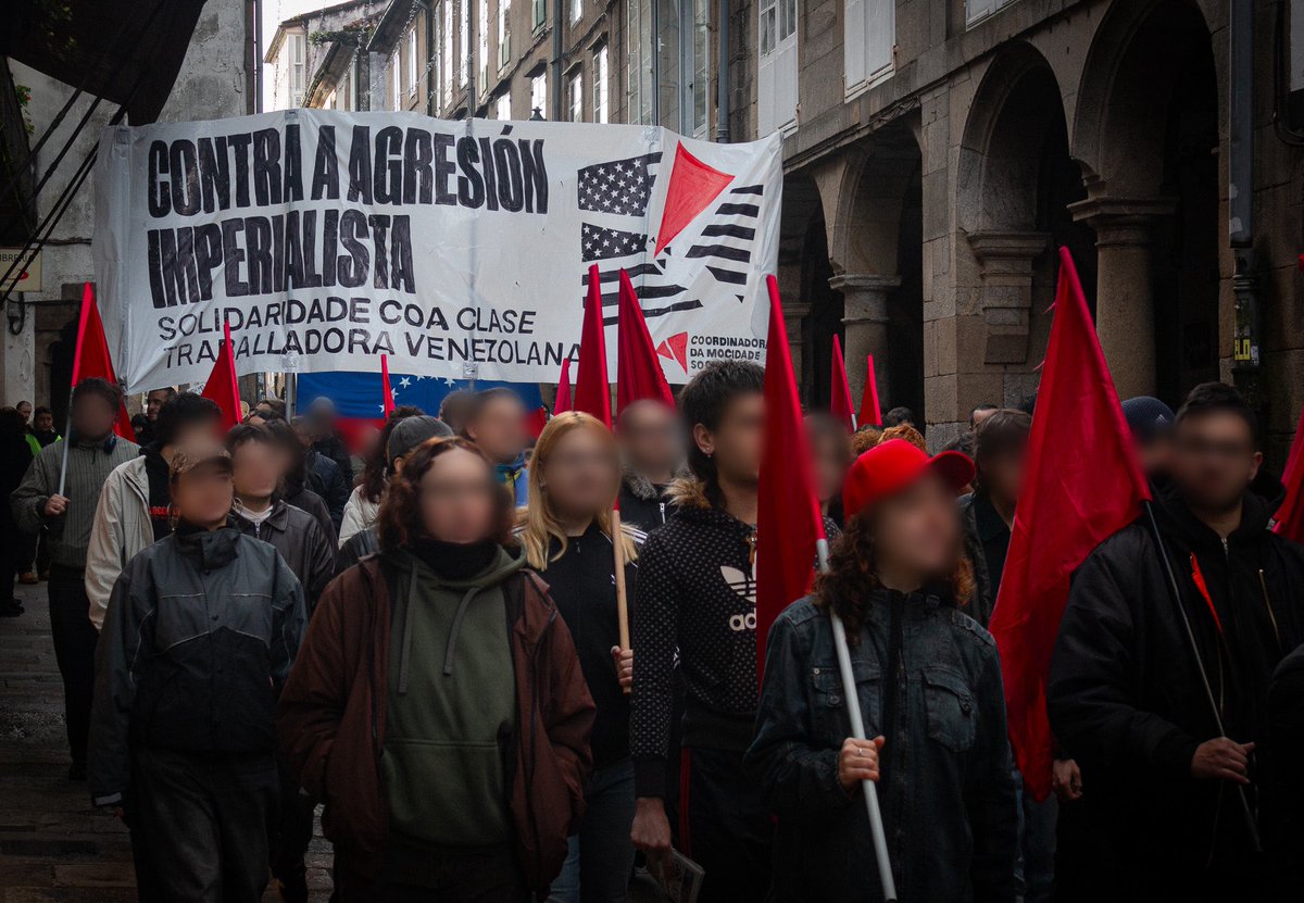 📸 | Hoxe mobilizámonos contra o proxecto imperialista dos Estados Unidos. A clase traballadora venezolana debe decidir o seu futuro, sen ningunha inxerencia externa. 

Sacade as vosas mans de Venezuela!