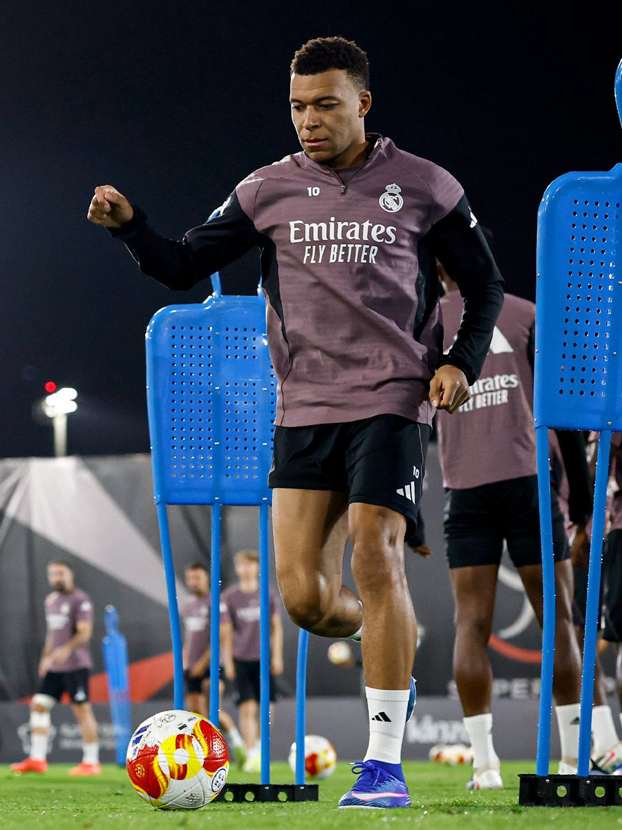 realmadridfra's tweet image. ⚽ @KMbappe ⚽