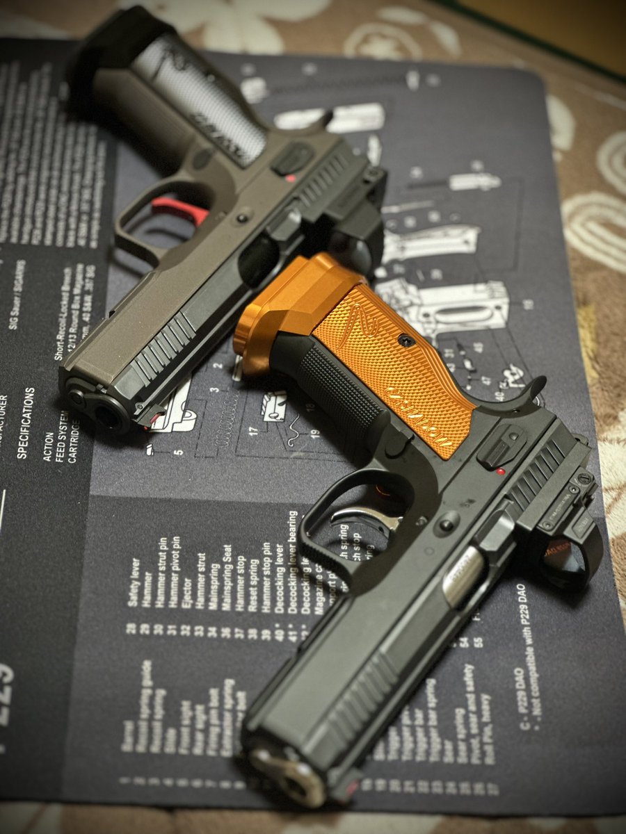 nekonabestation's tweet photo. 全部組み上がりました。
自分的には納得の仕上がりです。

後は
P09のスライドの再販を待つだけです。

#cz #shadow2 #carbon8 #MGASHOP https://t.co/yNBFA9zKkO