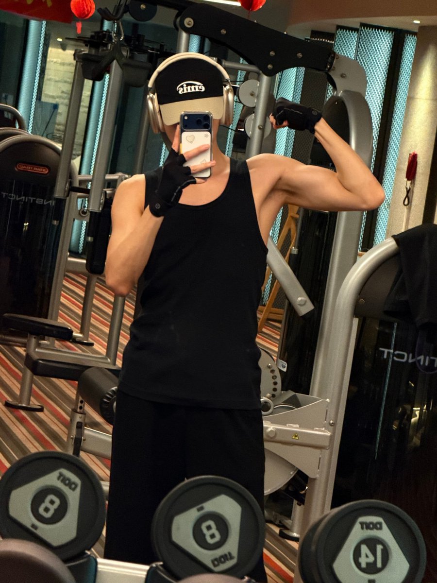 zxwupdates's tweet image. [20260110] Zhai Xiaowen weibo chaohua update

谁之前说我拍半天没找着肌肉在哪 ​

#ZhaiXiaowen #翟潇闻