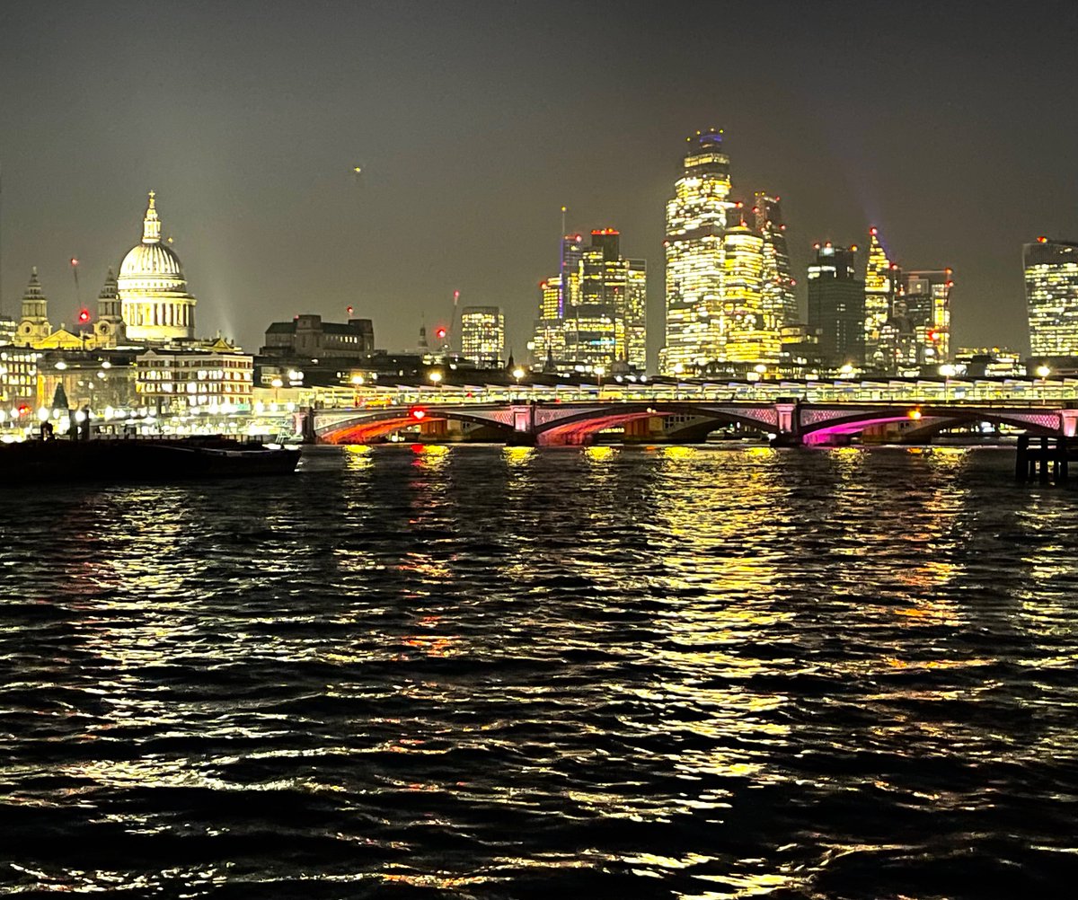 runmrrun's tweet image. "You’re entering a world of pain” said Walter Sobchak as he laid into Smokey. The rules are simple, and I broke all of them. If you’re running by the river, it’s hovering around zero, you need gloves and a thermal hat. I had neither.

But hey - at least the picture looks good. 😅