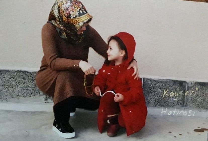 YucelG3884's tweet photo. Zindan karanlıklarında annelerin gece yalnızlıklarındaki hıçkırıklıklı ağıtlarını ne zaman duyacaksınız? 

TabuttaTahliyeye Hayır https://t.co/hzwq0wR4TR