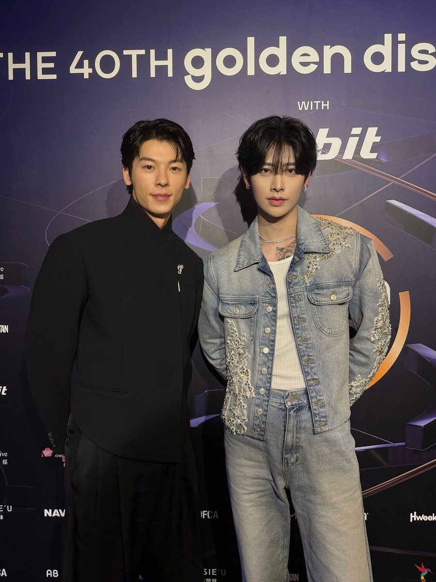 _xihuan24's tweet photo. 제로베이스원 리키 x 허광한🖤
뉘집 아들인지 정말 바르게 잘생겼다ㅏㅏㅏㅏ https://t.co/md3oRLkLW9
