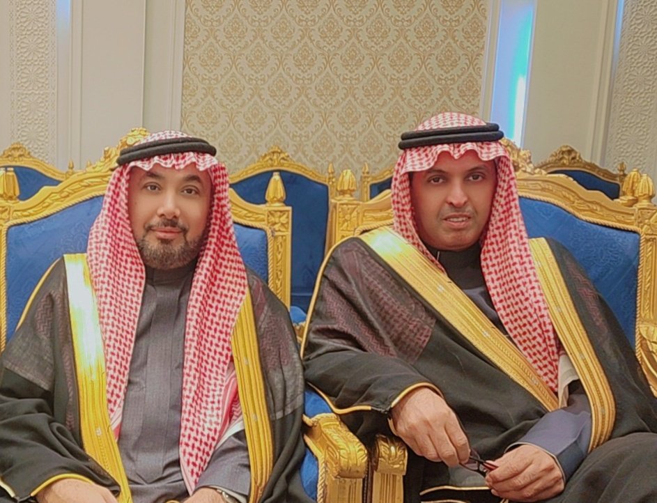 الشاعر الدكتور #صالح_الشادي عبر أربعة عقود من العطاء كتب عشرات الأعمال التي رافقت العديد من المناسبات السعيدة ومنها قصيدته في حفل زفاف ولي عهد الأردن الأمير الحسين والأميرة رجوة والتي تغنى بها محمد عبده وعمر العبداللات ..
الليلة نشاركه فرحته مستشعرين رسالته في أن الكلمة الصادقة