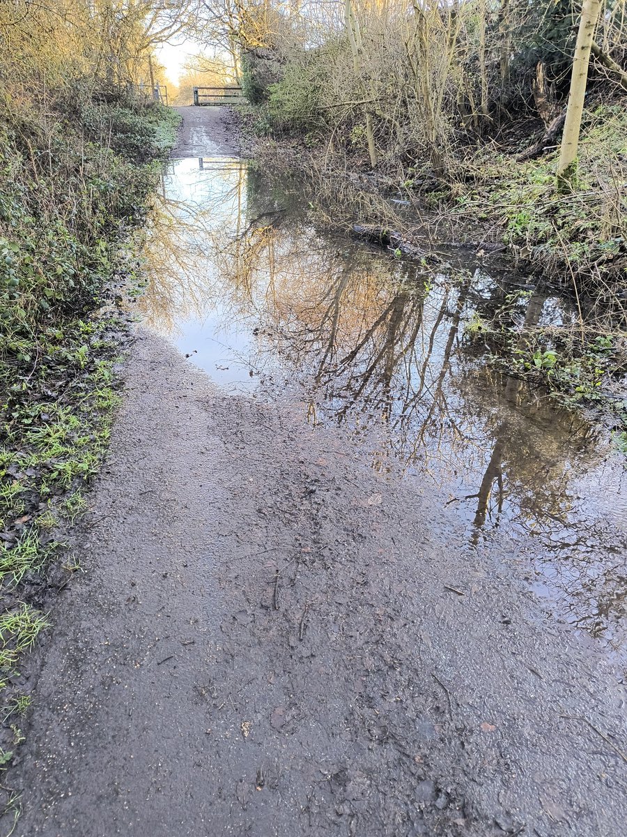JillWheater2's tweet photo. Hi @YorkshireWater @BarnsleyCouncil This manhole or whatever it is has got a lot of water coming out of it. It's on the #transpenninetrail near Stairfoot, Barnsley. The path is flooded and impassable on foot. Not going to be great when it's all frozen either. https://t.co/gL1WoROKo7