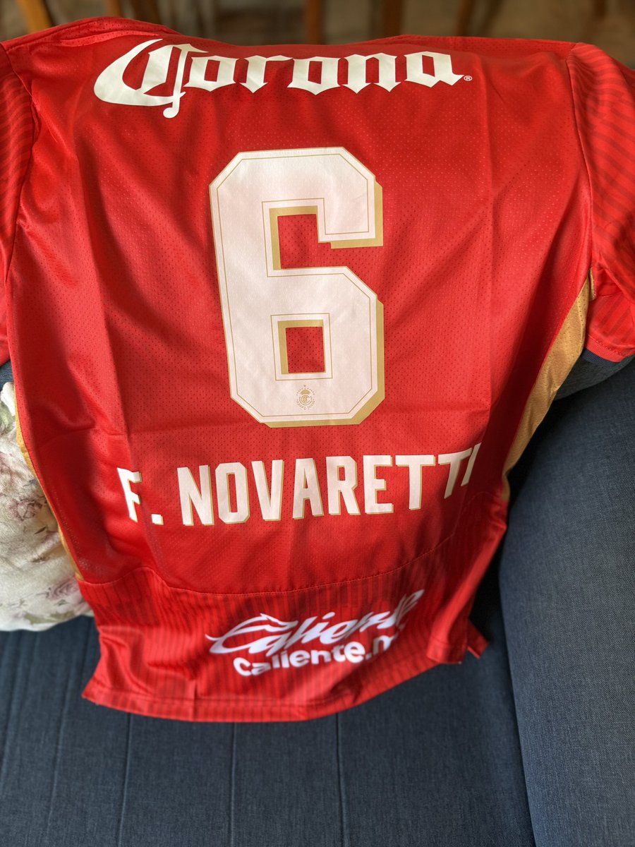 FNovaretti's tweet image. ¡Hoy empieza el camino por el Tri!

Hoy llegó este autoregalo por el Bi: