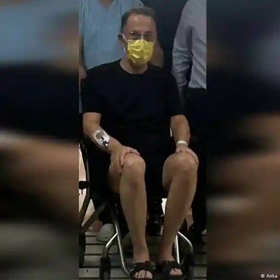 Adalet Bakanlığı'na göre, 2024 yılı içinde cezaevlerinde 709 mahpus yaşamını yitirdi. Raporda bu ölümlerin önemli bir kısmının geciken tıbbi müdahale, yetersiz sağlık hizmeti ve ihmaller nedeniyle gerçekleştiği vurgulanıyor.

TabuttaTahliyeye Hayır
dw.com/tr/a%C4%9F%C4%…