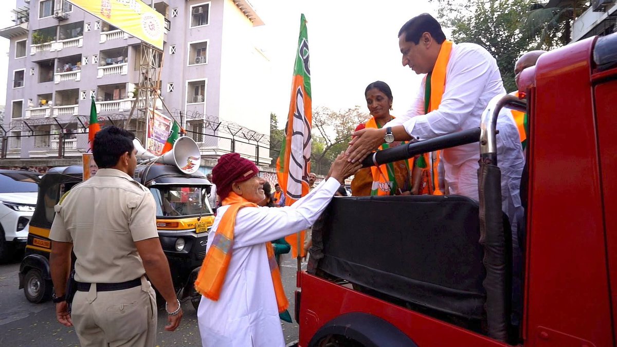 ConnectWithSN's tweet photo. नवी मुंबई महानगरपालिका निवडणूक 2026 च्या पार्शवभूमीवर प्रभाग क्रमांक 28 मध्ये भारतीय जनता पक्षाचे अधिकृत उमेदवार सौ. सुरेखा अशोक नरबागे, श्रीमती. स्वाती अशोक गुरखे, डॉ. जयाजी नाथ यांच्या प्रचारार्थ भव्य बाईक रॅली चे आयोजन करण्यात आले होते. (1/2) https://t.co/9XFgfA6UfT