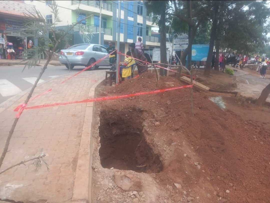 wasac_rwanda's tweet photo. Turamenyesha abafatabuguzi bacu batuye @KicukiroDistr mu Mirenge ya @sector_kigarama na @GikondoS mu Tugari twa #Rwampara, #Karugira, #Kigarama,#Kinunga, #Kanserege1, #Kanserege2 na #Kanserege3 ko kubera iyangirika ry'umuyoboro ryabereye
#GikondoSEGEM badafite amazi. Turi gukora ibishoboka byose ngo dusane ahangiritse, bitarenze ku munsi w'ejo ku Cyumweru tariki 11/01/2026 basubirane amazi. Tubiseguyeho.