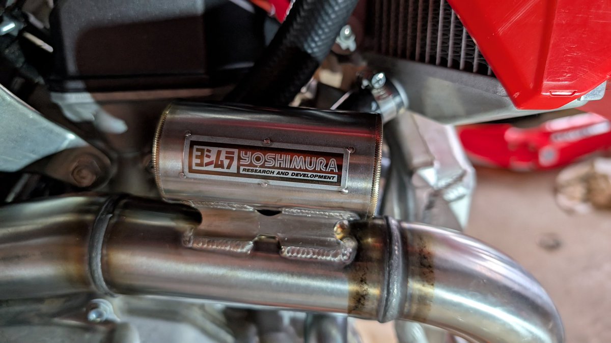 Fresh Yoshi header and muffler. 
CRF 450 R   2025-26

<a href="/YoshimuraUSA/">Yoshimura USA</a> 
<a href="/HondaRacing_US/">Honda Racing US</a>
<a href="/supermotocross/">SuperMotocross</a>