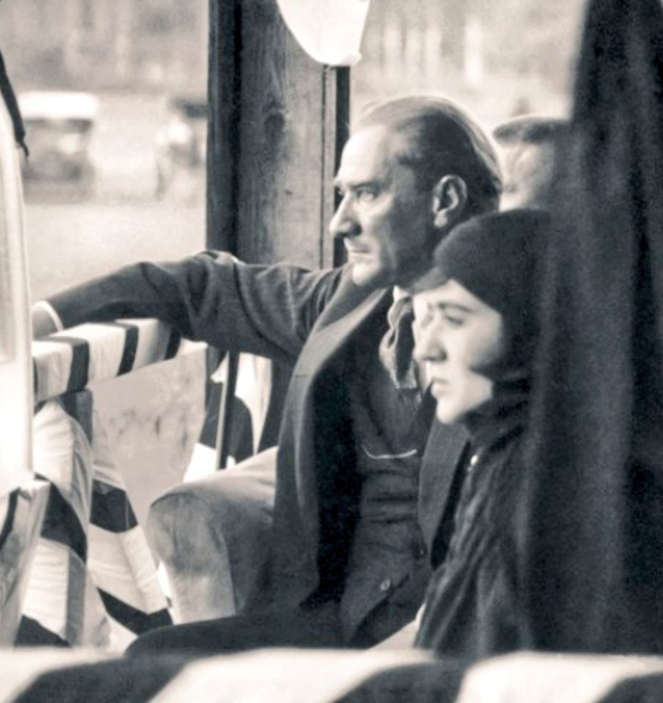 Seni de senin sevdiğini de çok seviyoruz...
