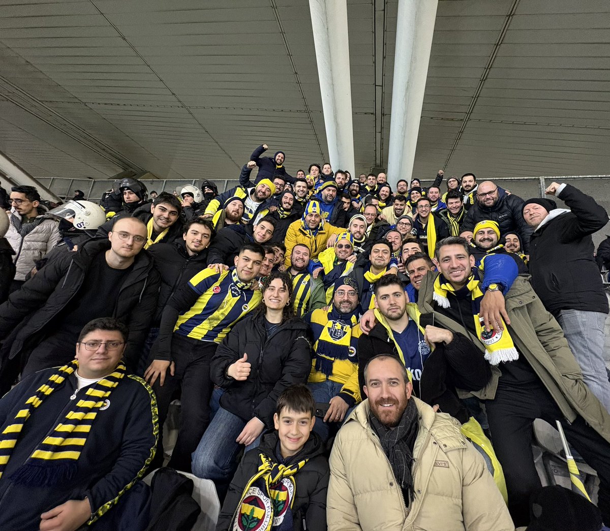 Fenerbahçemizi galatasaray karşısında yalnız bırakmadık.