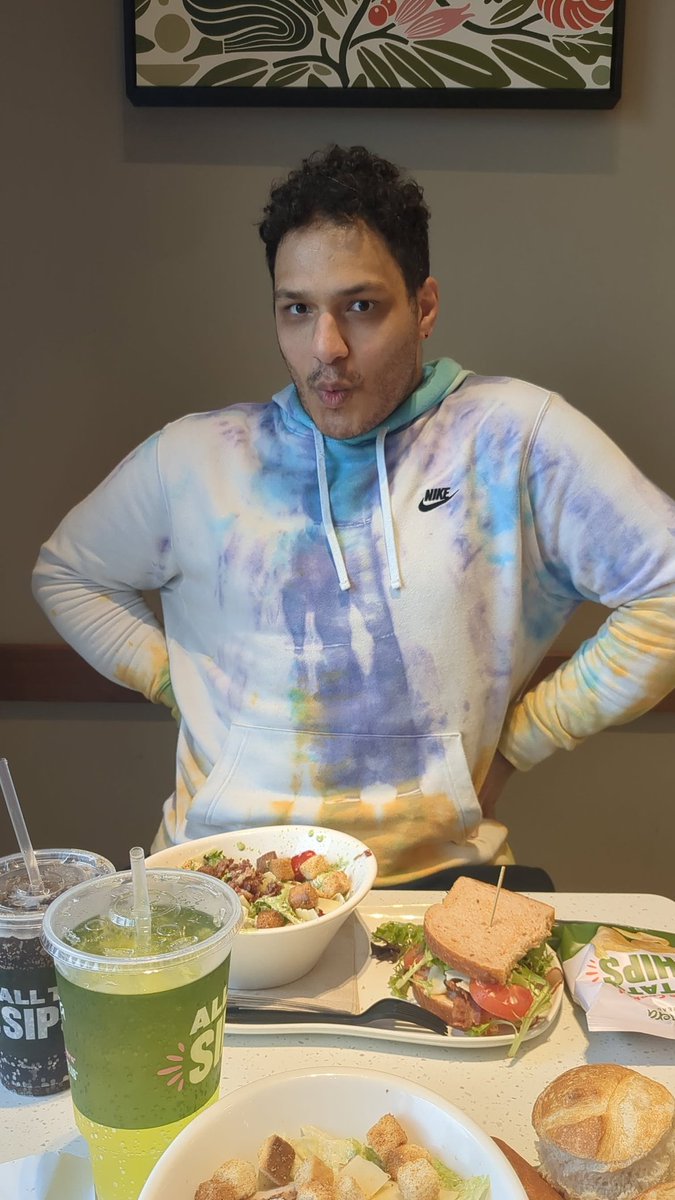 StephWeber19's tweet image. Being skinny...✨🍽️ @panerabread #GoBestie #Pick2 @TyJHatfield