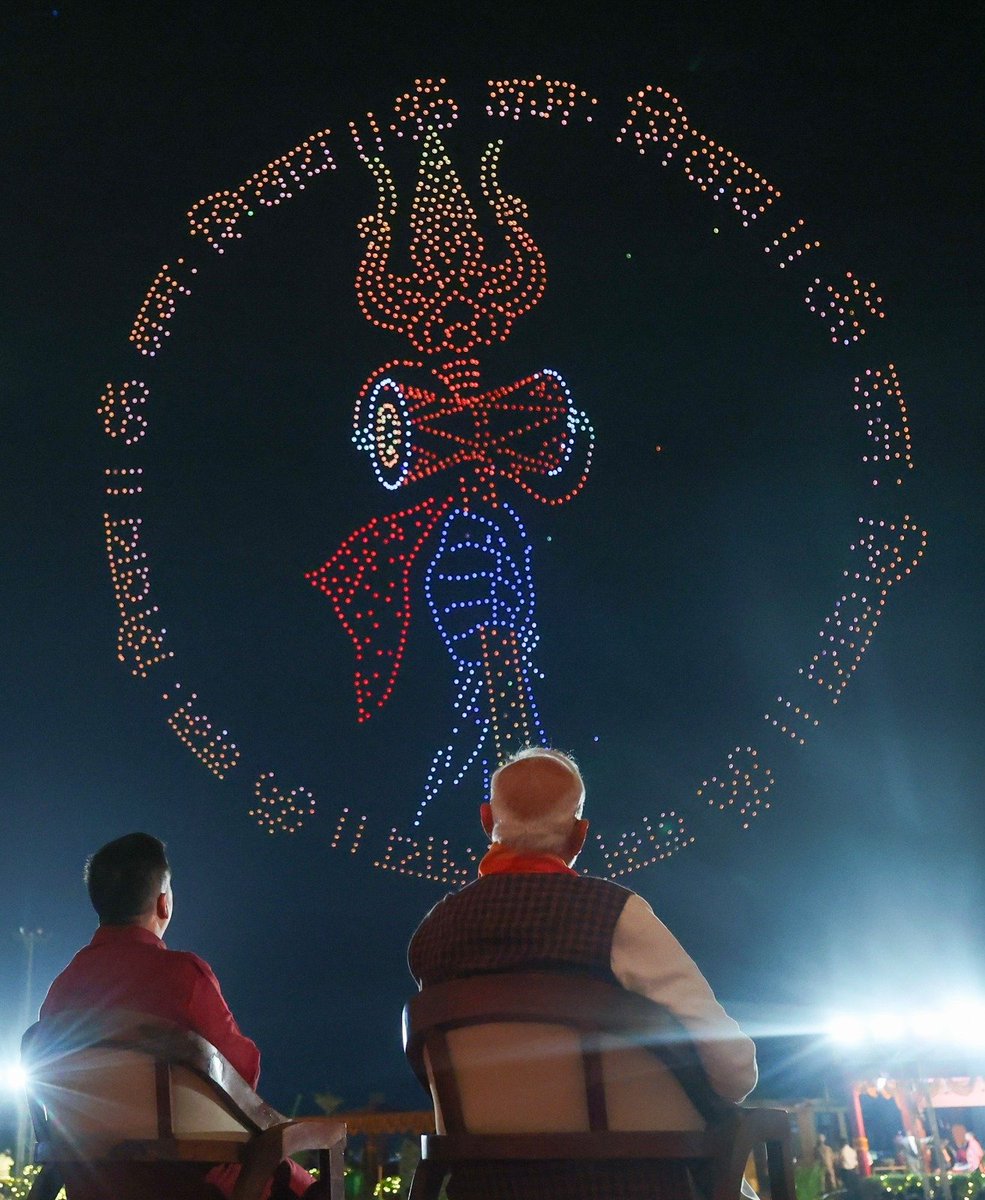 art_ankit000's tweet photo. सोमनाथ स्वाभिमान पर्व के सुअवसर पर सोमनाथ मंदिर परिसर में भव्यता और दिव्यता से भरा ड्रोन शो देखने का सौभाग्य मिला। @narendramodi @AmitShah @BJP4India @GaneshSingh_in @DrMohanYadav51 @aajtak @Pratimabagri https://t.co/kSwoCLEEFP