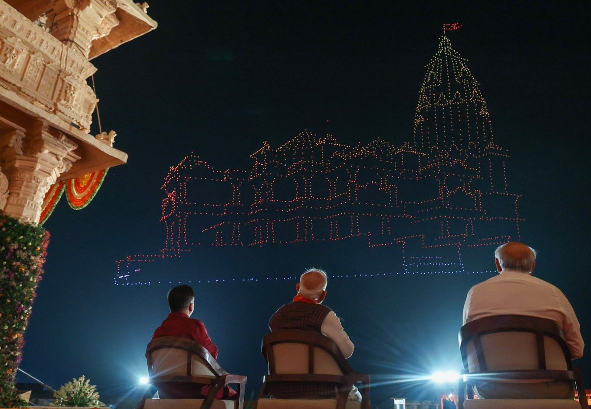art_ankit000's tweet photo. सोमनाथ स्वाभिमान पर्व के सुअवसर पर सोमनाथ मंदिर परिसर में भव्यता और दिव्यता से भरा ड्रोन शो देखने का सौभाग्य मिला। @narendramodi @AmitShah @BJP4India @GaneshSingh_in @DrMohanYadav51 @aajtak @Pratimabagri https://t.co/kSwoCLEEFP