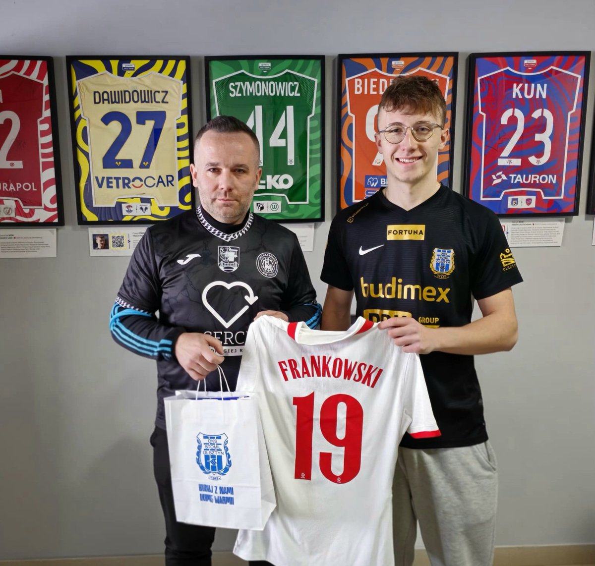 Serce z drugiej ręki ❤️🤲 tweet media