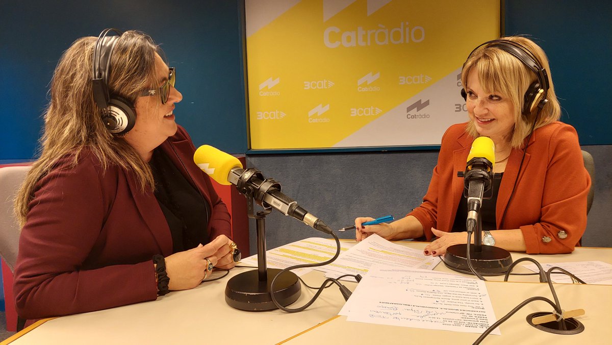 SilviaCoppulo's tweet photo. Sempre em miro la vida amb positivitat, diu @Fortelena advocada, vicepres. @FCBarcelona_cat 
Què va fer quan va morir el seu marit? Com s'ho fa per ser potent en el món d'homes del futbol?
#DivanCóppuloCatràdio exclusiu digital diumentge 10 gener 21:05. Atrapa! https://t.co/9suHYYyA9G