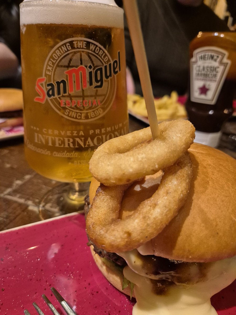Rooney &amp; Ronaldo 
Yorke &amp; Cole
Beer &amp; Burger...
Happy Saturday Reds ❤️🇾🇪