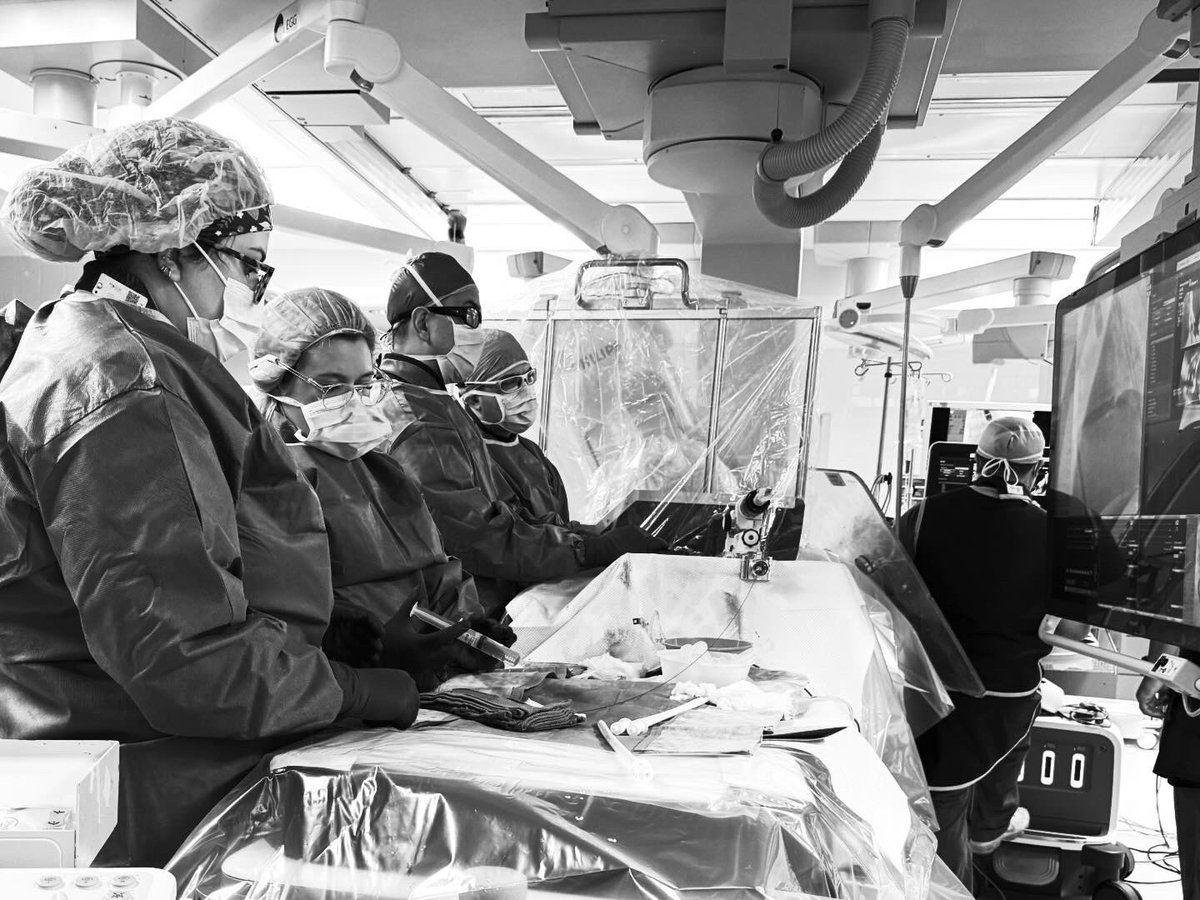 AreenMD's tweet photo. Tricuspid valve replacement 
#EVOQUE
@EdwardsLifesci 
@ChristHospital 
@TCHheart https://t.co/pDAWfudneu