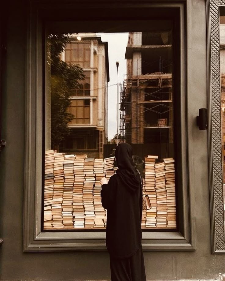 Niyetini düzeltirsen, gittiğin yol değişir.
Gittiğin yol değişirse, dünyan değişir ..

والسّلام '💌