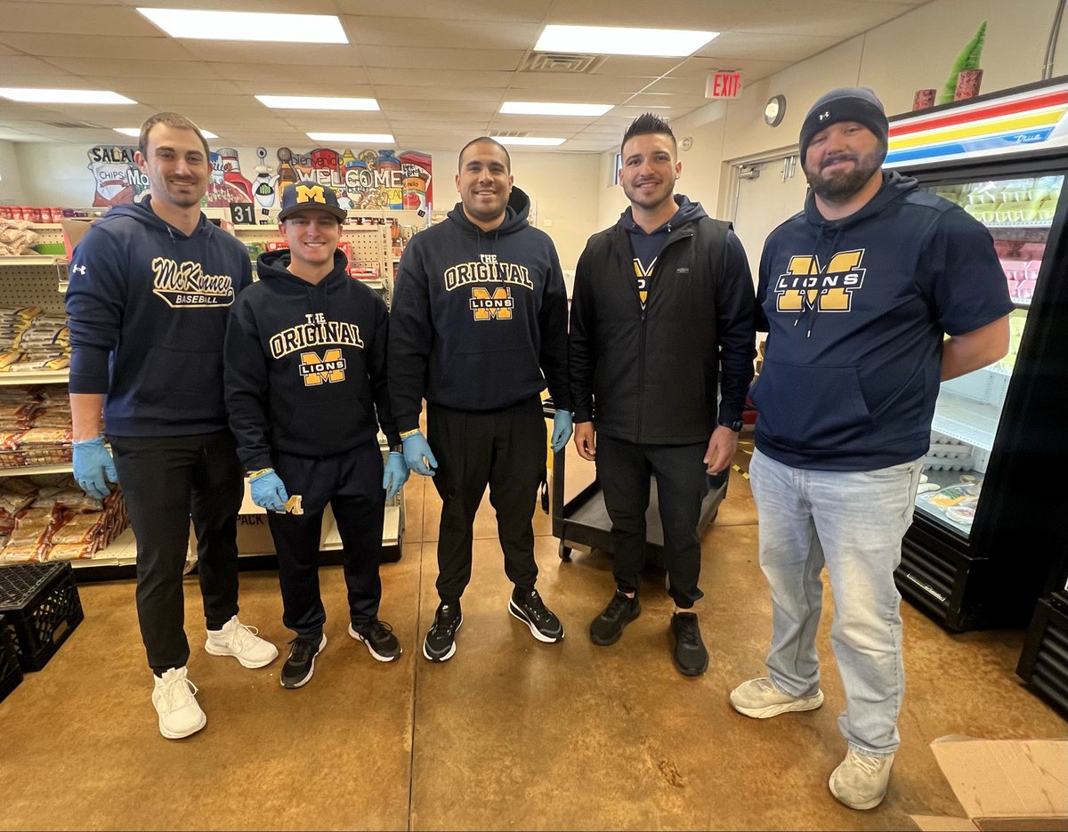 The <a href="/McKISDAth/">McKinneyISD Ath Dept</a> Do Something Initiative was in full swing this morning at the McKinney Community Food Pantry! Proud of these <a href="/McKinneyFBall/">MHS Lions Football</a> coaches for volunteering this morning and serving our community!

#GoldStandard