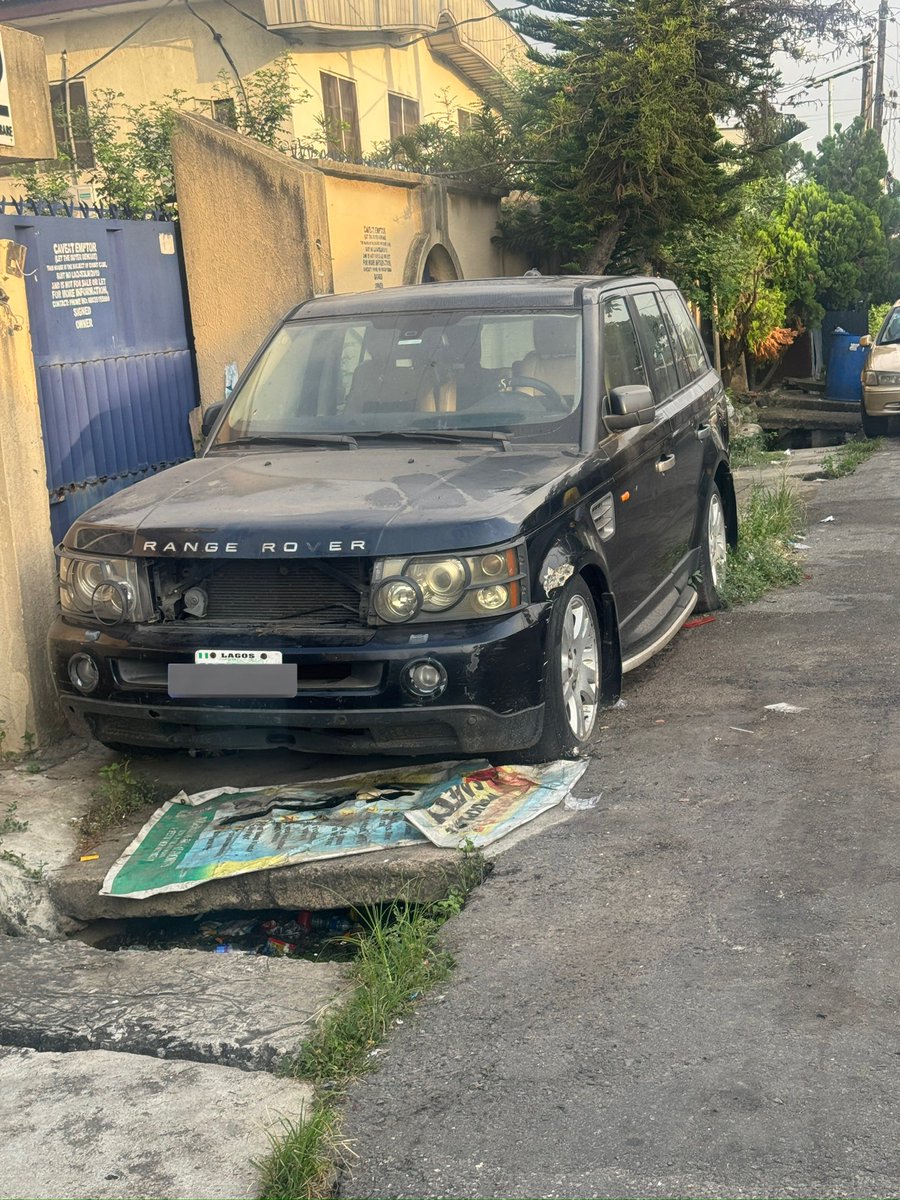 BlehisBack's tweet image. Saw this on the road and immediately thought of @SirLeoBDasilva 😭😭