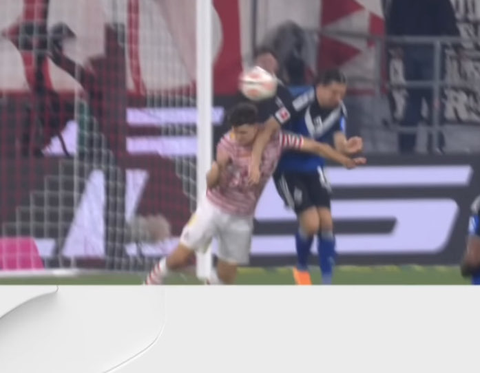 Marsmann87's tweet photo. @DAZN_DE Zum Vergleich: Ein klares Foul im Vorfeld 🙄🤔 https://t.co/u3JvHNnkBr
