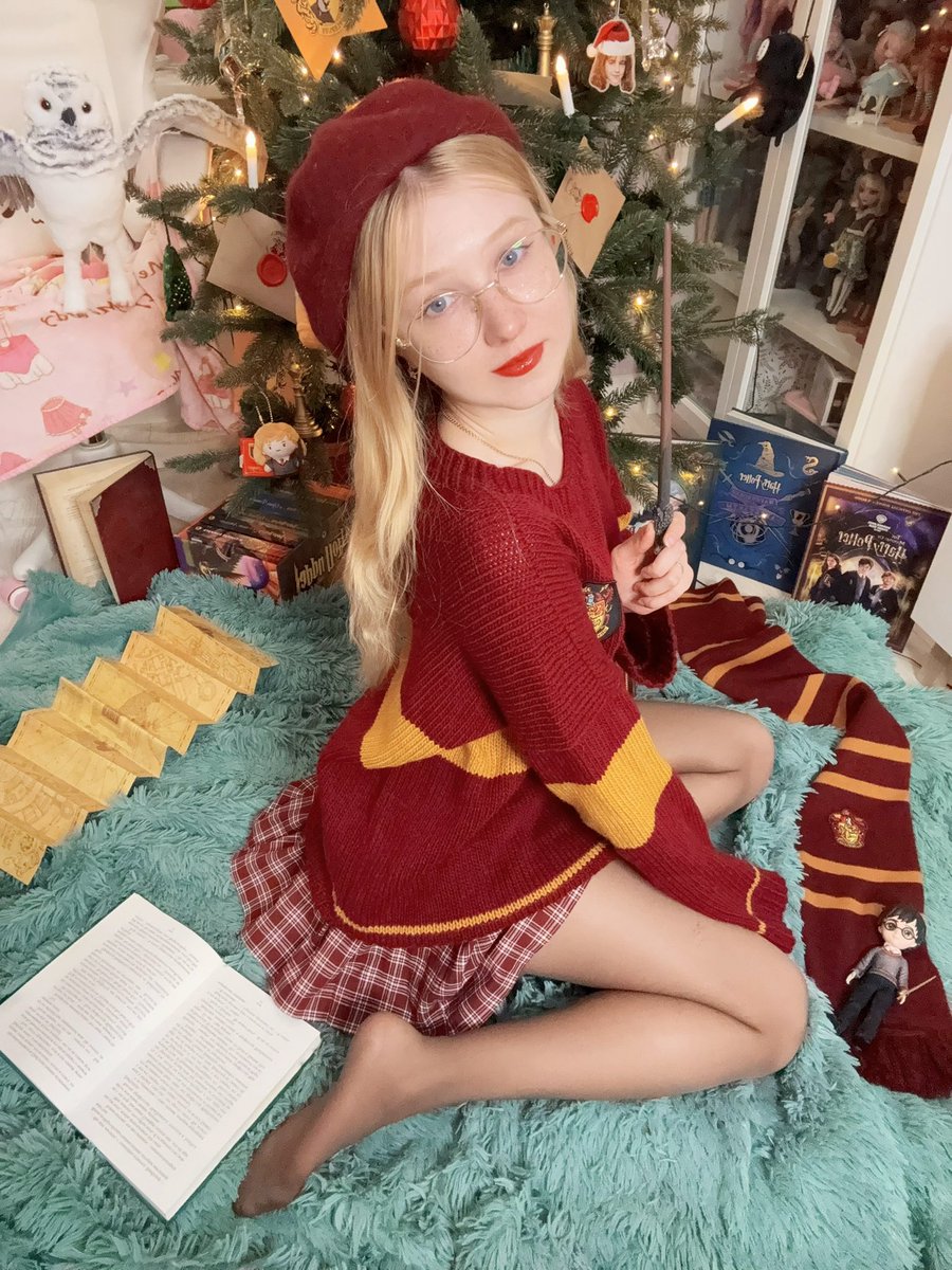 Cute Foxy Feet tweet media