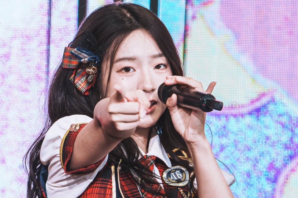 SkipWorkfor48TH's tweet image. BNK48 @ MBK [2026-01-10] (NIYA Part)

นีโย่ ชุด Maybe 
จากเด็กที่เก้ๆกังๆ ยืนแถวหลัง
ตอนนี้มายืน center (เพลง ไซโกทวินเทล) ได้อย่างมั่นใจแล้ว
อาจจะมีความกังวลในสีหน้าอยู่แต่
ถ้าแค่น้องยิ้มได้บนเวที ทุกอย่างก็ผ่านไปได้ด้วยดีแล้ว

อัลบั้ม
tinyurl.com/3uvwb42j

#NIYABNK48
#BNK48