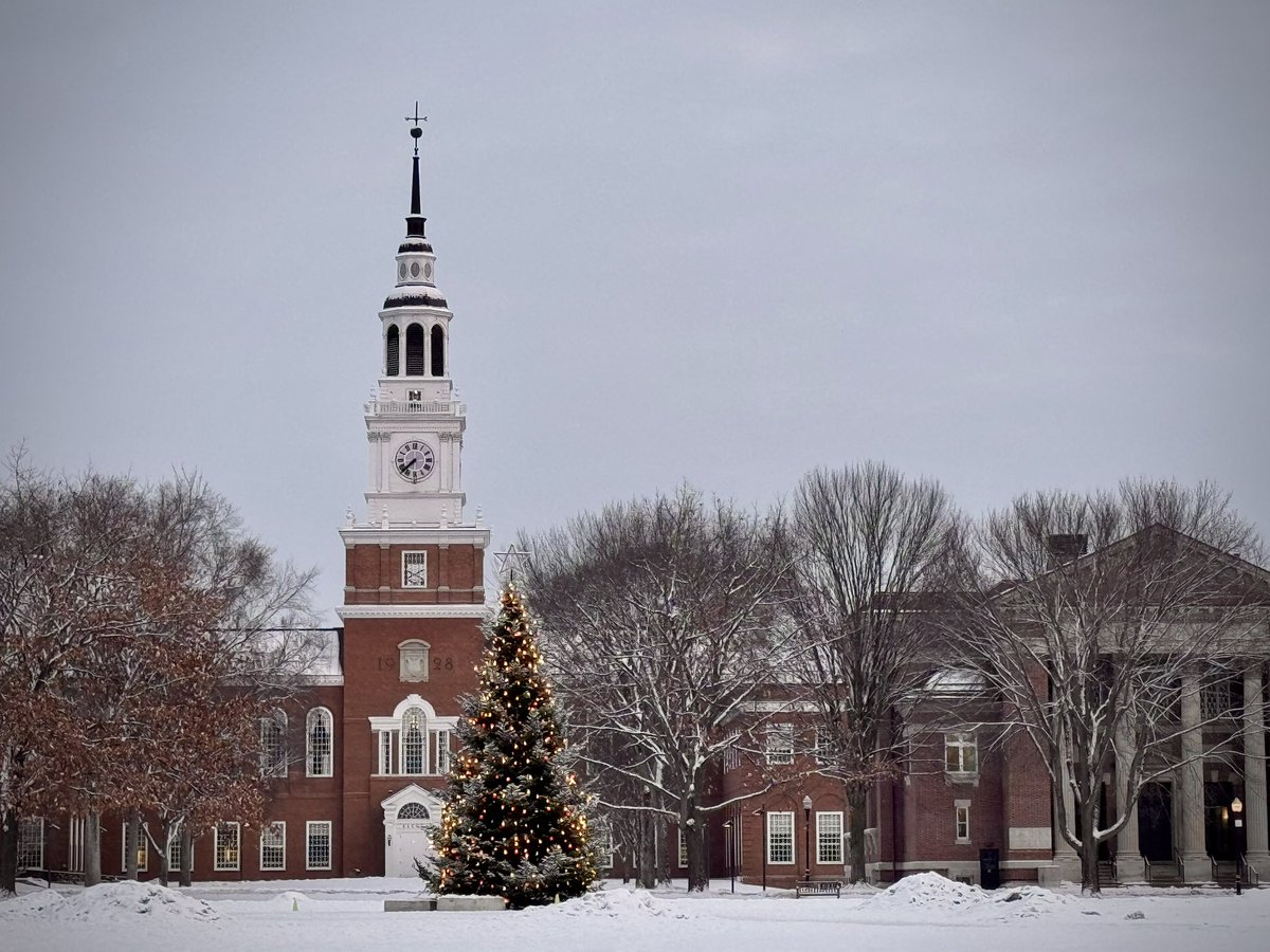 BryanMarquard's tweet image. Lingering Christmas cheer. The @dartmouth tree on The Green this past Tuesday morning. I'm a big fan of decorations for all holidays and quietly applauded the tree's presence. #Christmas #christmastree @dartmouthalumni