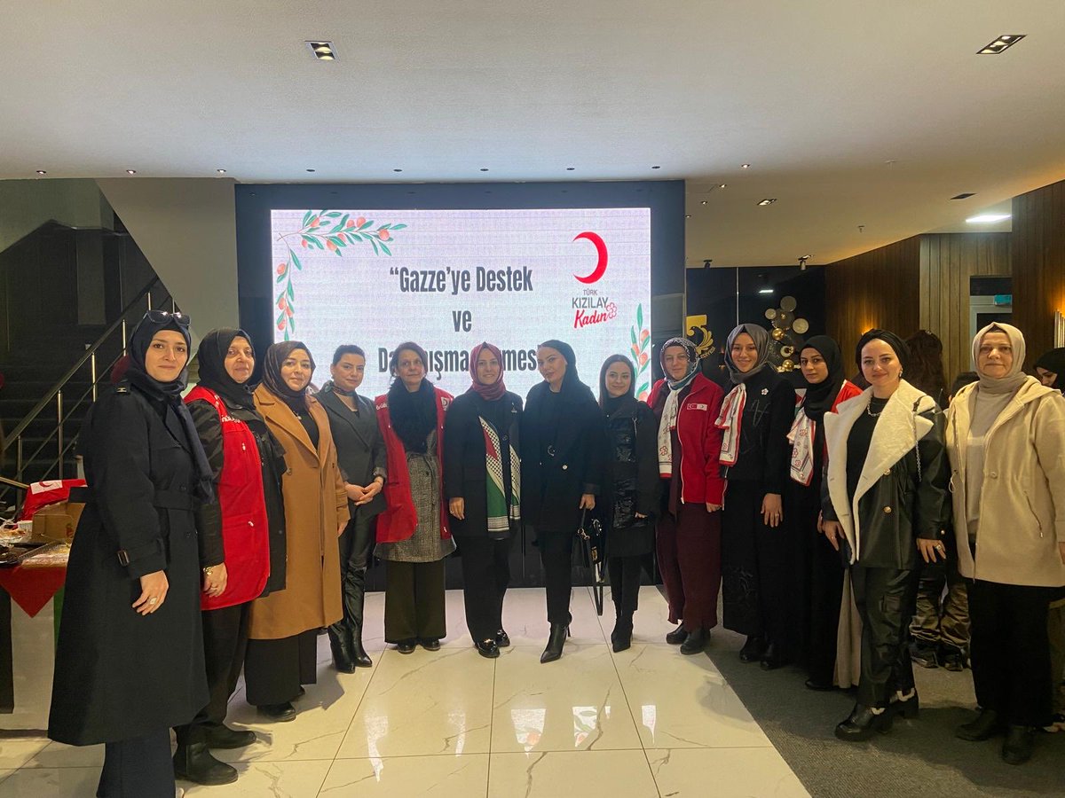 NEHİRDEN DENİZE ÖZGÜR FİLİSTİN 🇵🇸 GAZZE İÇİN TEK YÜREK 🤍

Gazze için bir araya geldik. Kızılay Kadın Kolları tarafından organize edilen ve İl Kadın Kolları Başkanımız Sayın Zehra Ay’ın öncülüğünde, İlçe Kadın Kolları Başkanlarımız ile İl ve İlçe Yönetimlerimizin katkı sunduğu