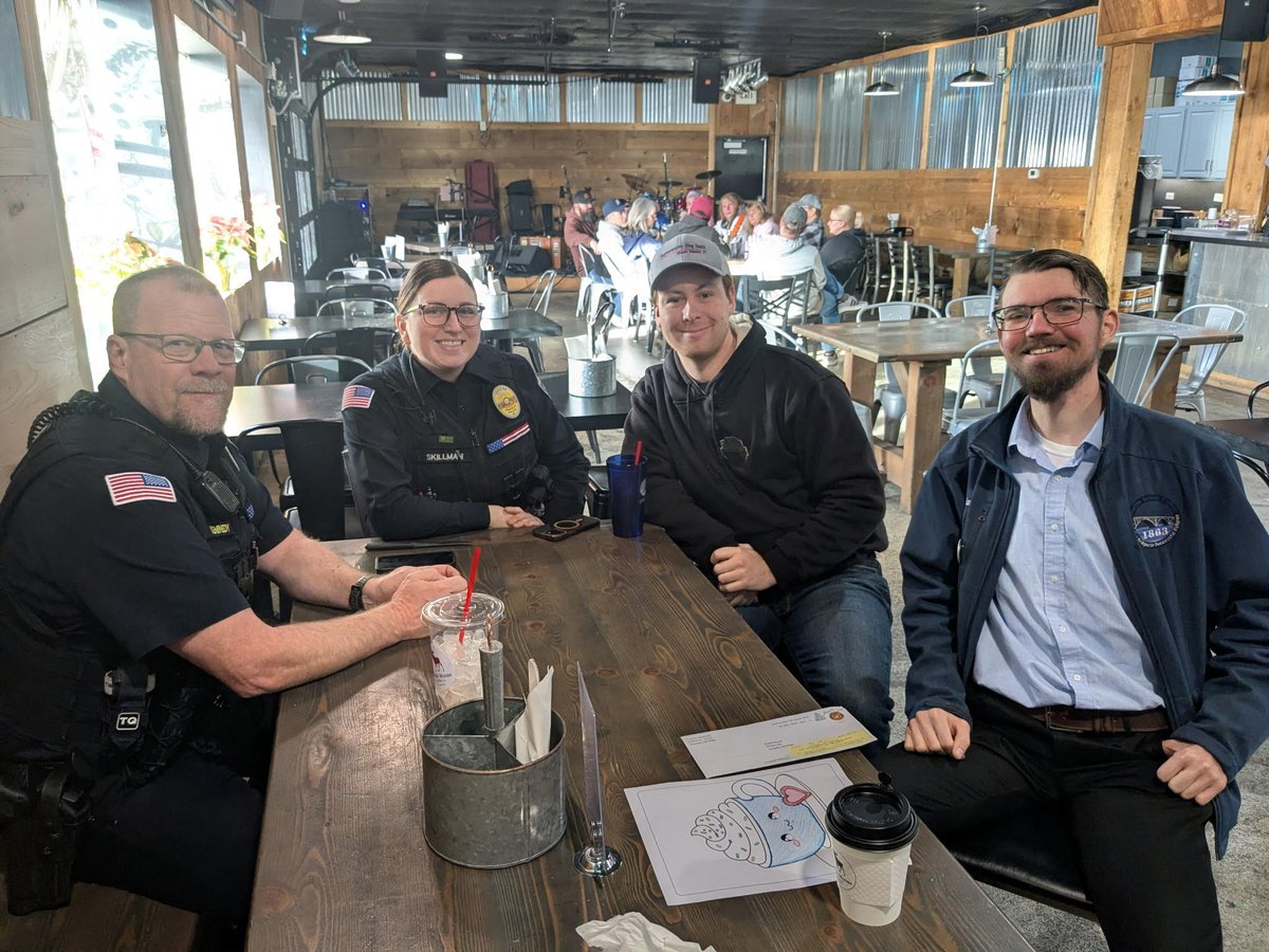 RepGregSmith's tweet image. Coffee with a Cop event was a success.  Thank you to our Chief of Staff, Calvin, for attending.  Our team is the best - and each member’s contributions are appreciated.  Working together, we will continue to do great things in District 57! #gregsmith #coffee #police #thankyou