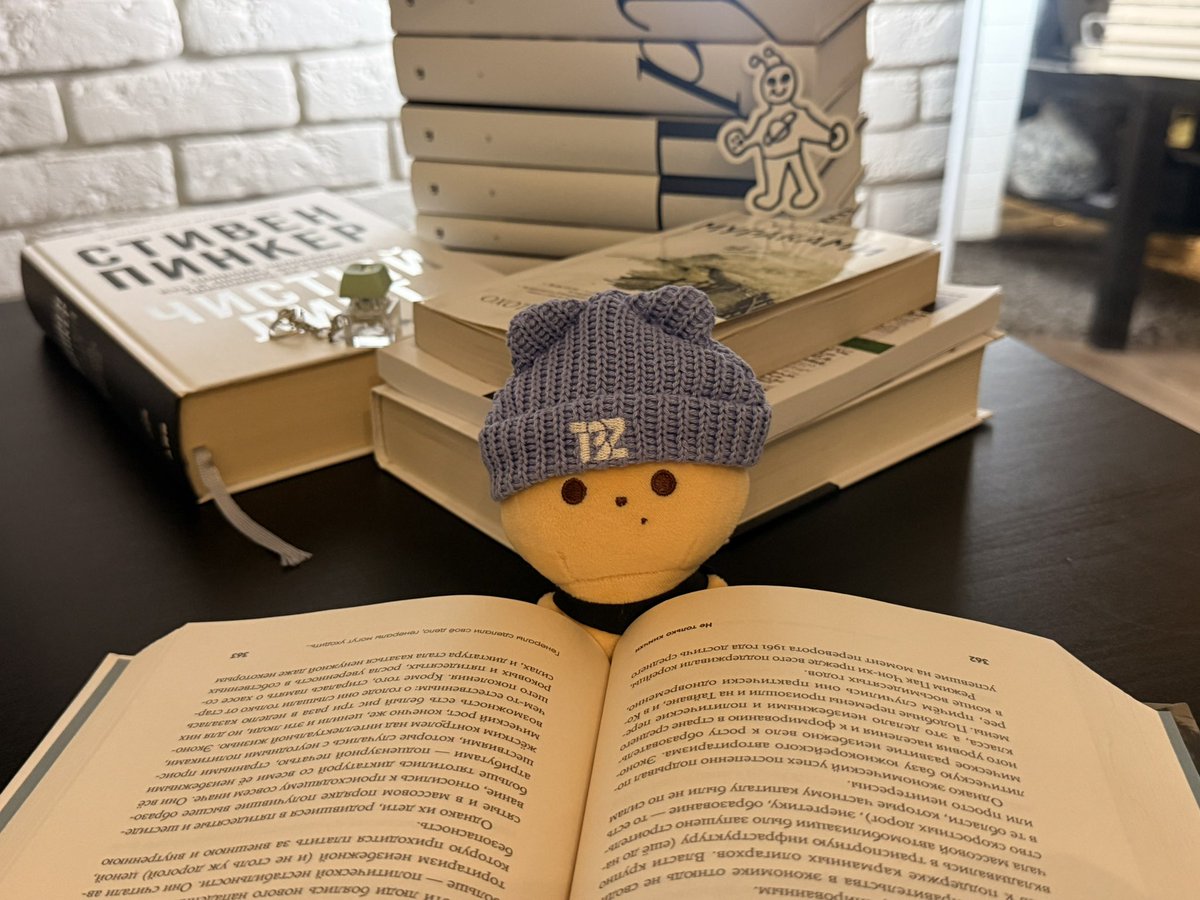 codenamekyu's tweet image. he loves reading