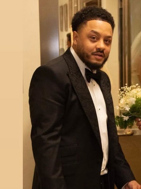 Solo9iii's tweet image. Marj caught me putting creatine in my water she thought it was crack