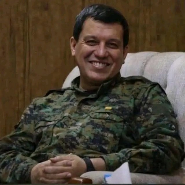 و كأنه من العشرة المبشرين باللجوء إلى روسيا 🤭