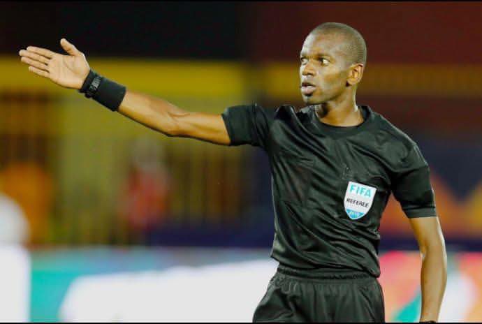 IncomprisSage's tweet image. Issa SY, l'arbitre sénégalais, a sorti une prestation de maître lors du match Algérie - Nigeria 🔥🙌🏿

La fierté de mon PAYS 🇸🇳❤️