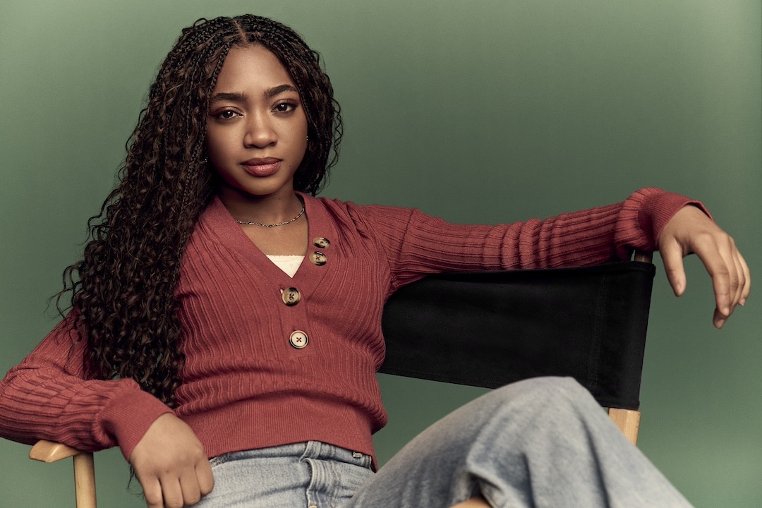 PengPengsArt's tweet image. I'm not arguing with racist losers, rick said he doesn't even recognize that lil blonde girl anymore, Leah is truly Annabeth Chase, and she'll continue to get awards, make her money, and be successful while your bitter about a kids book character.