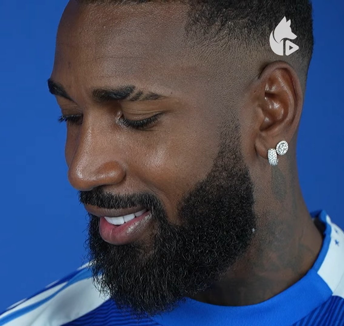 magicpereiraa's tweet image. isso não é normal não