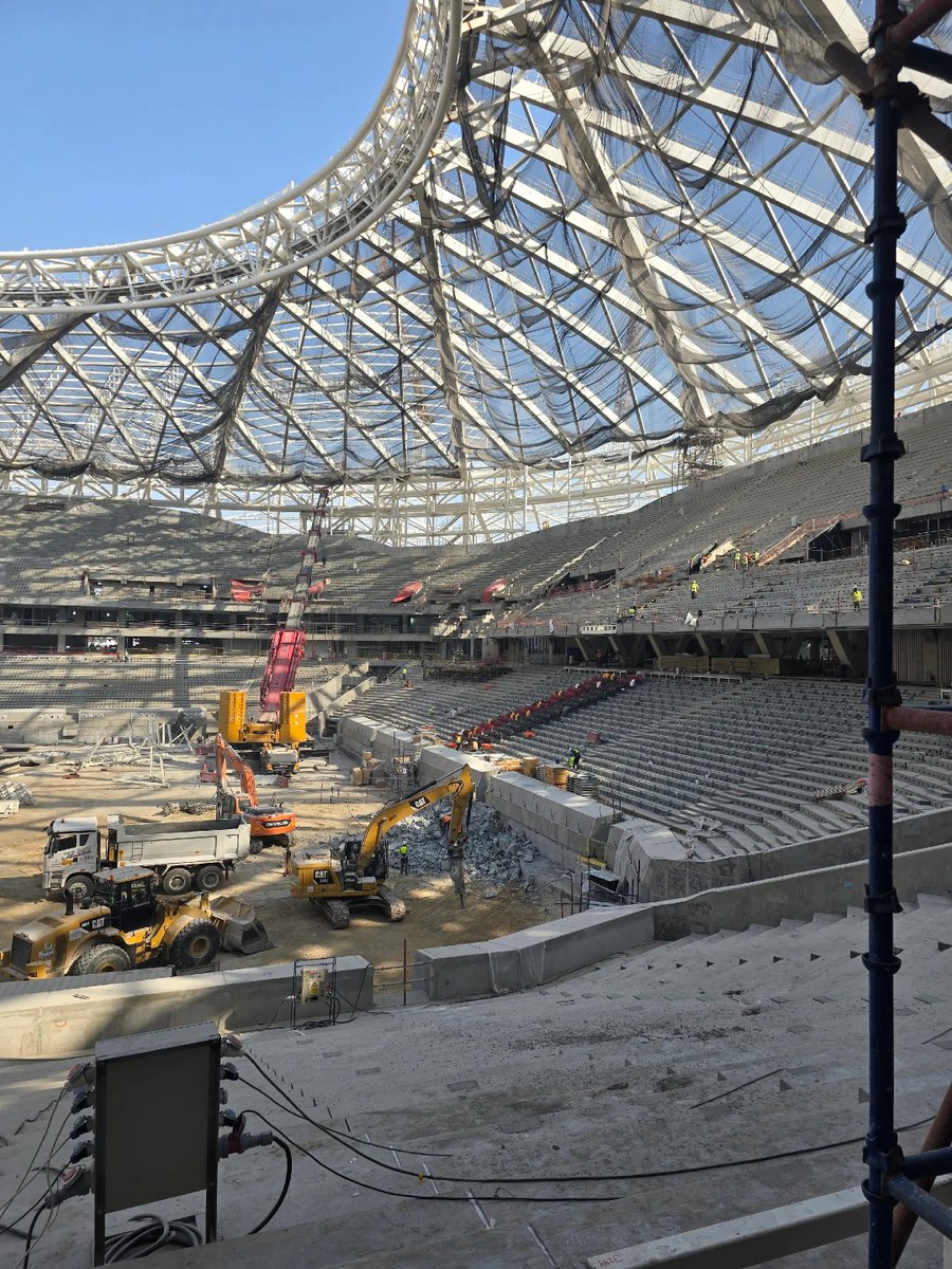 بدأت عملية تركيب المقاعد في ملعب أرامكو تظهر الصور
4ألوان للمقاعد أبيض عنابي أصفر أحمر ✅️👏👏👏

عزيزي المتابع هل ترى إنهم توفقوا في إختيار الألوان؟

 #AramcoStadium 
#زاوية_الملاعب